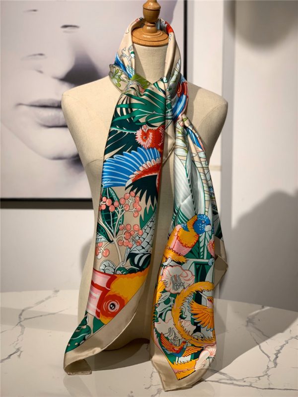 hermes ladies summer silk scarf Milk color - Image 4