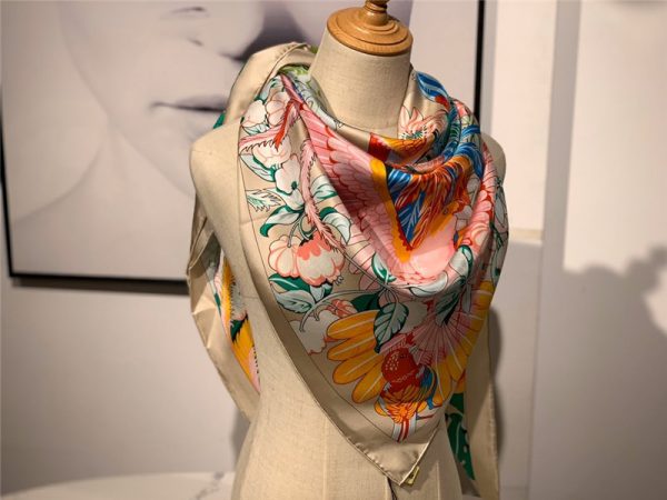 hermes ladies summer silk scarf Milk color - Image 2