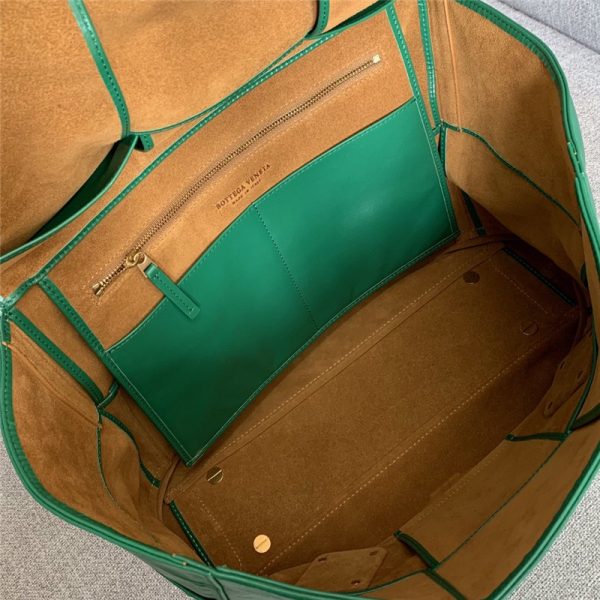 bottega veneta arco slouch bag green - Image 4