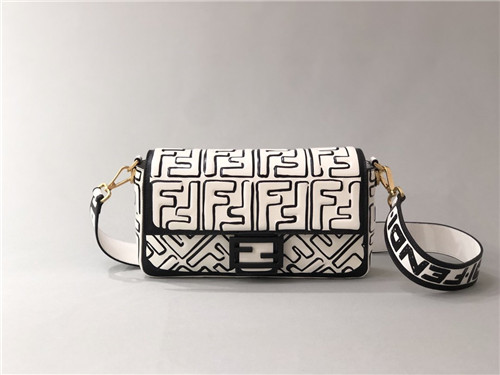 fendi iconic baguette bag