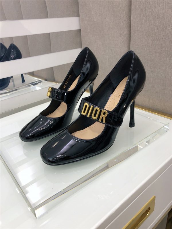 dior D letter logo sandals
